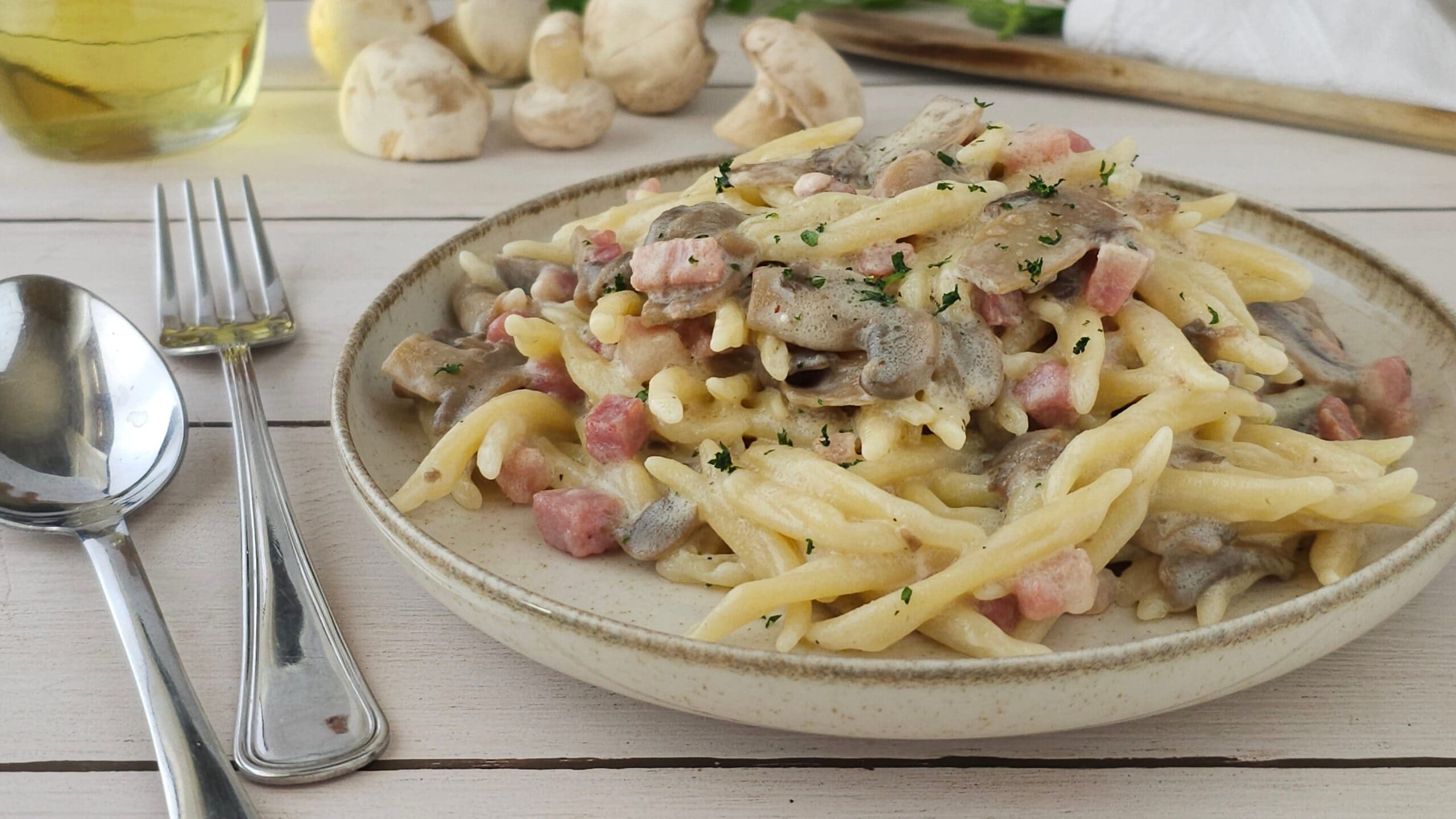Trofie mit Champignons und Speck