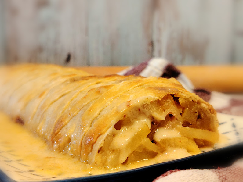 Herzhafter Strudel mit Kartoffeln, Gorgonzola und Speck