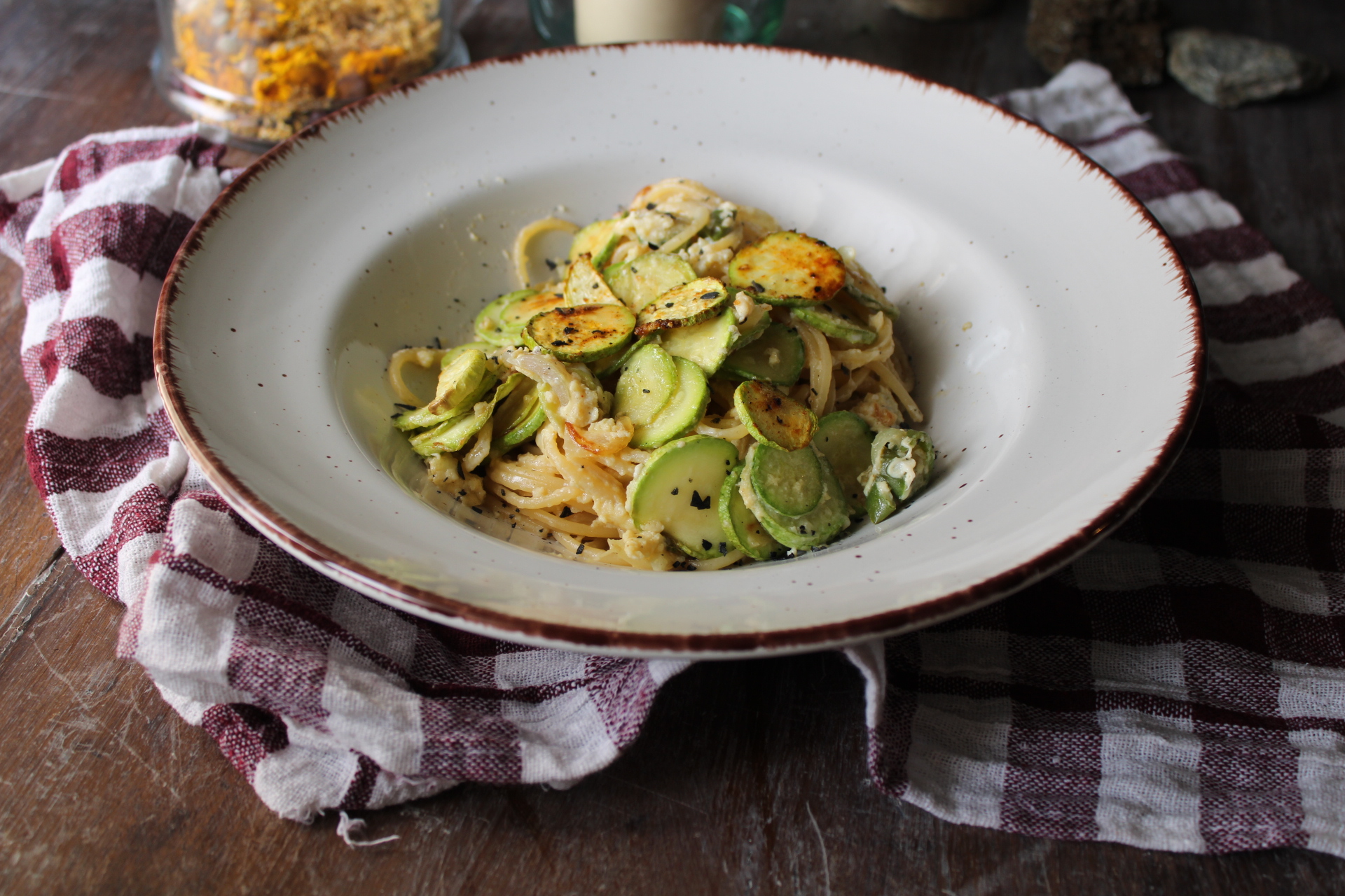 Fast-Carbonara mit Zucchini