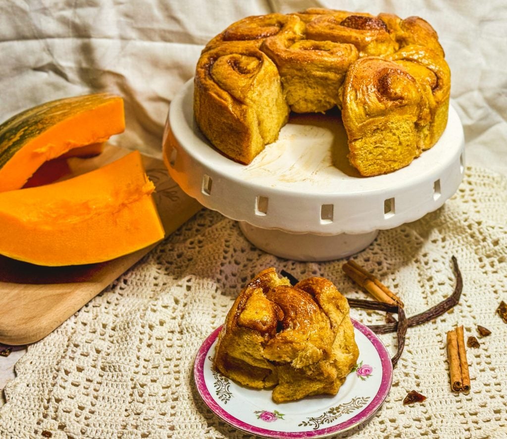 Vegane Kürbis-Zimt-Rosentorte