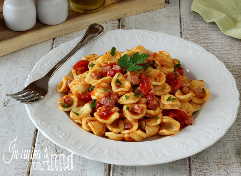 Orecchiette mit Speck und Kirschtomaten