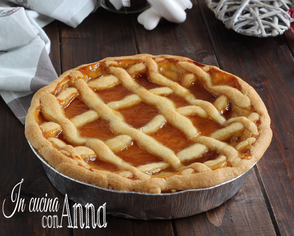 Omas Torte mit Creme und Marmelade