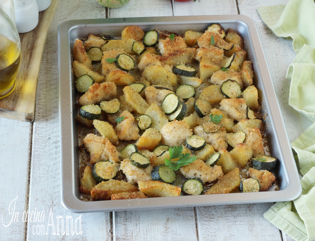 Hähnchen mit Kartoffeln und Zucchini, im Ofen überbacken