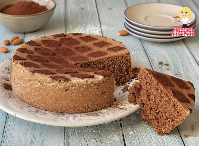 LOCKERER SCHOKOLADEN-MANDEL-KUCHEN nur mit Eiweiß