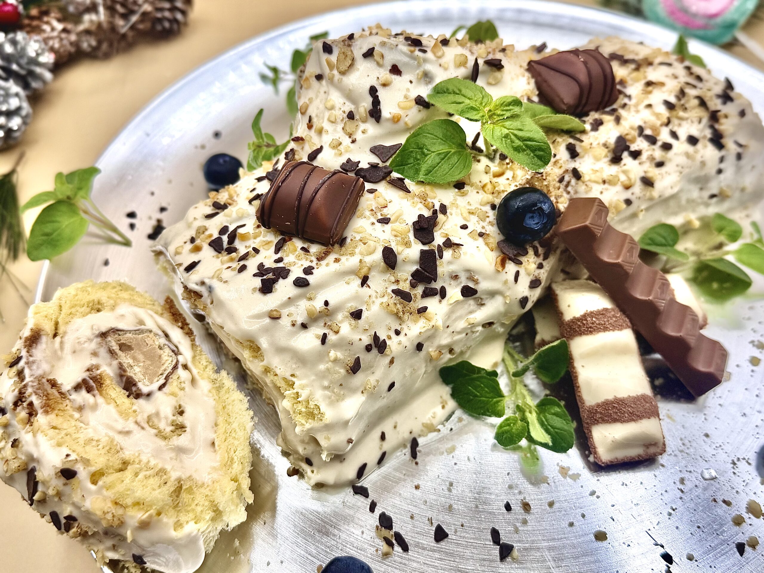 Pandoro-Block mit Kinder Bueno – Weihnachtliches Dessert ohne Backen