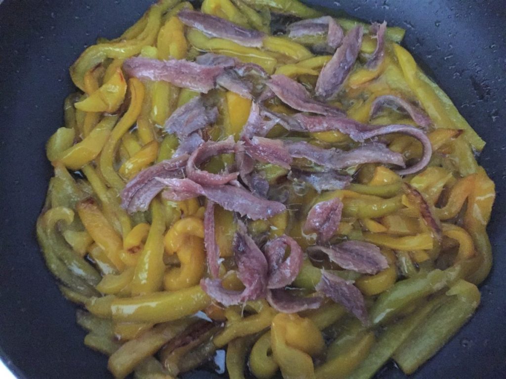 gebratene Paprika Sardellen Semmelbrösel