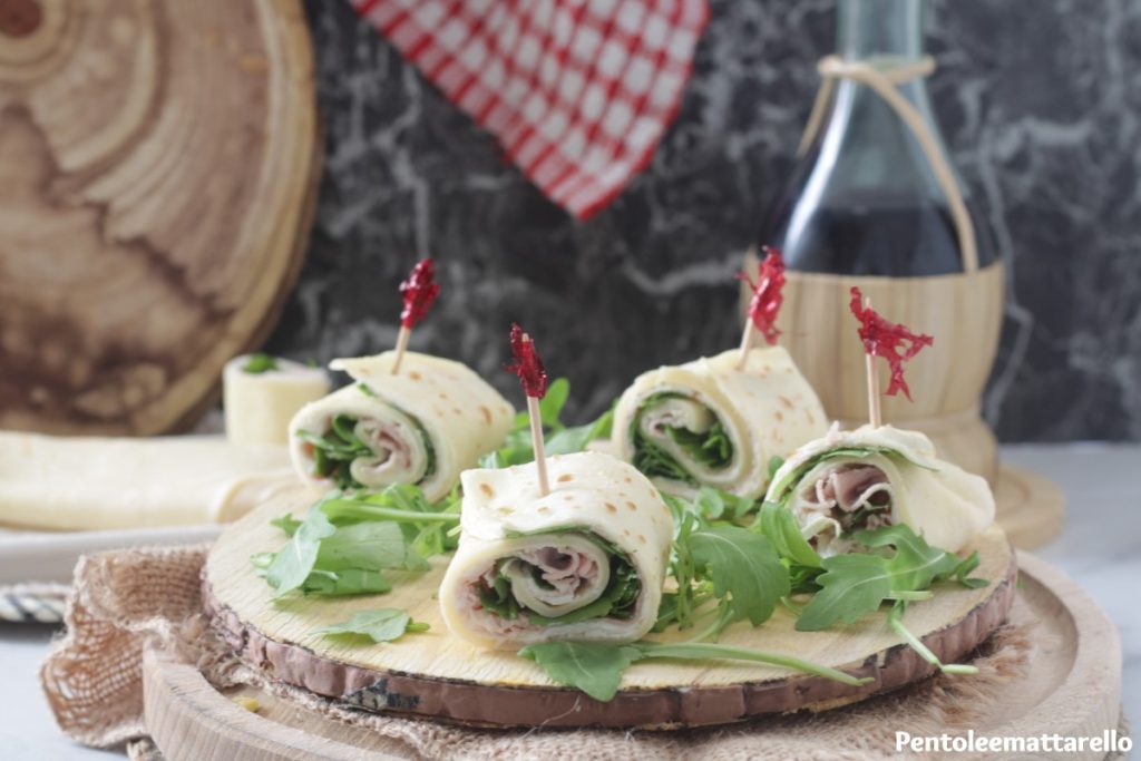 Gefüllte Crepe-Röllchen