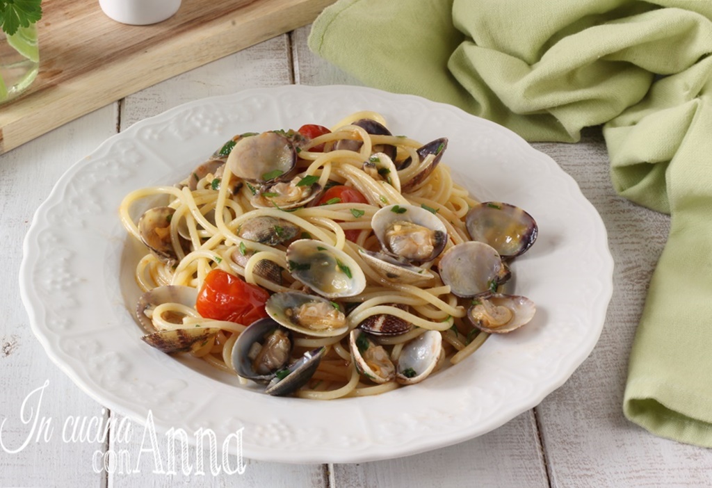 Spaghetti mit Venusmuscheln und Kirschtomaten