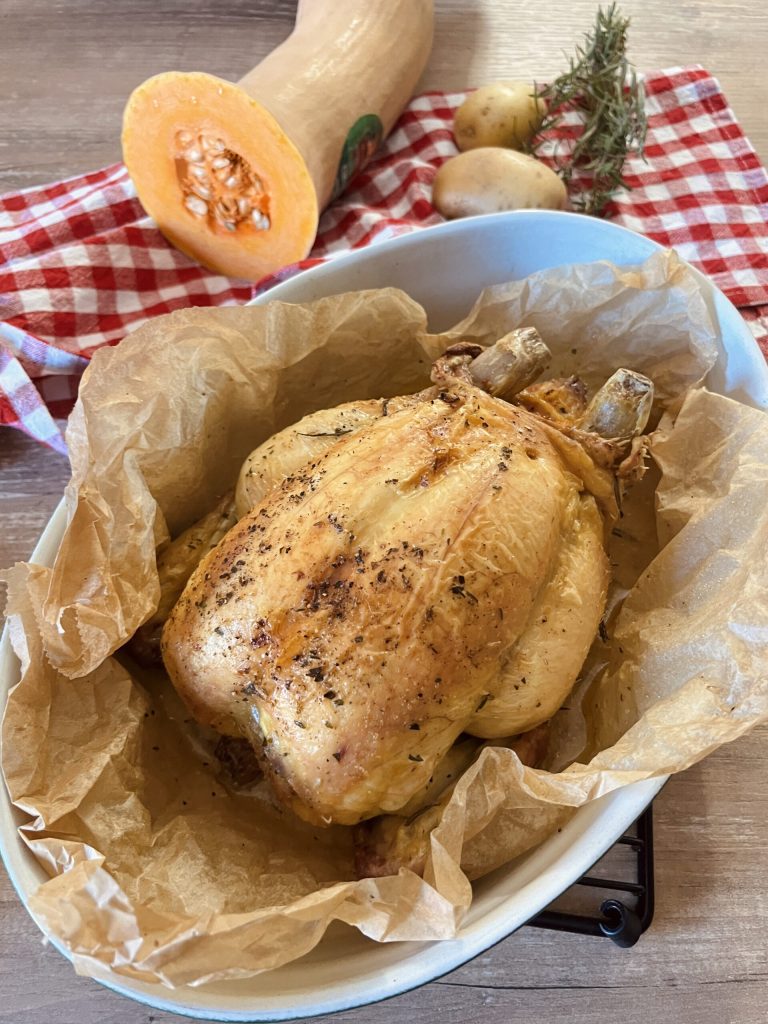 Gefülltes Brathähnchen mit Kürbis und Kartoffeln
