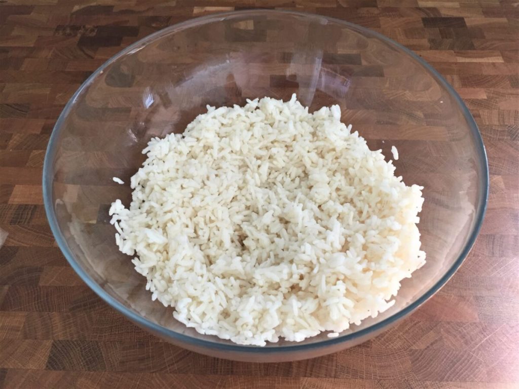 frischer bunter Reissalat