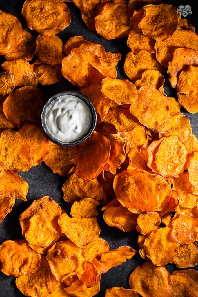 Im Ofen gebackene Süßkartoffelchips