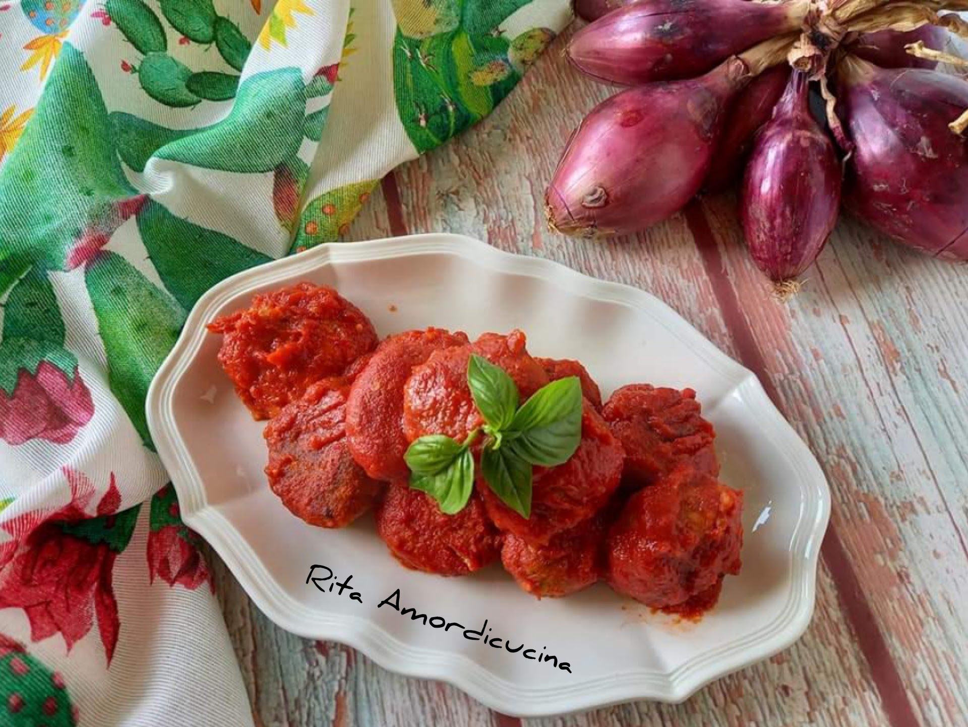 Auberginenbällchen in Tomatensoße