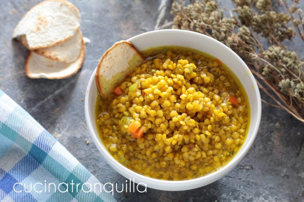 Linsensuppe mit Kurkuma