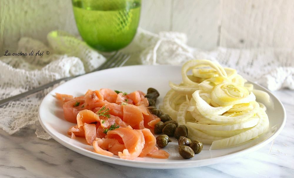 Insalata salmone finocchio e capperi
