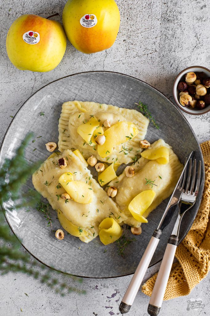 Kartoffelravioli gefüllt mit Äpfeln und Käse