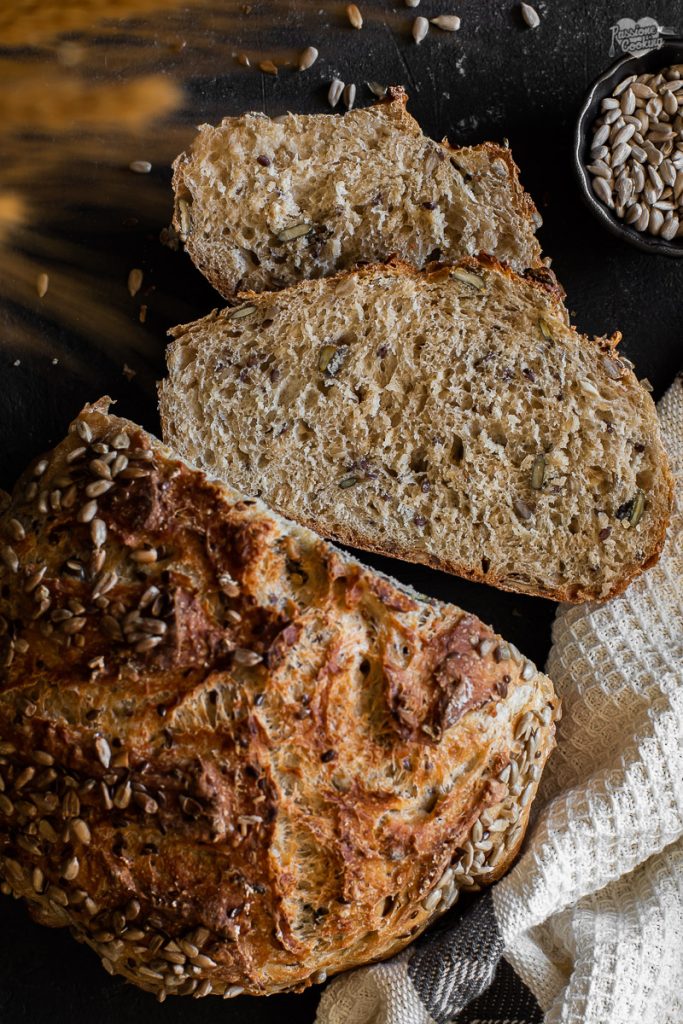 Körnerbrot mit Haferflocken