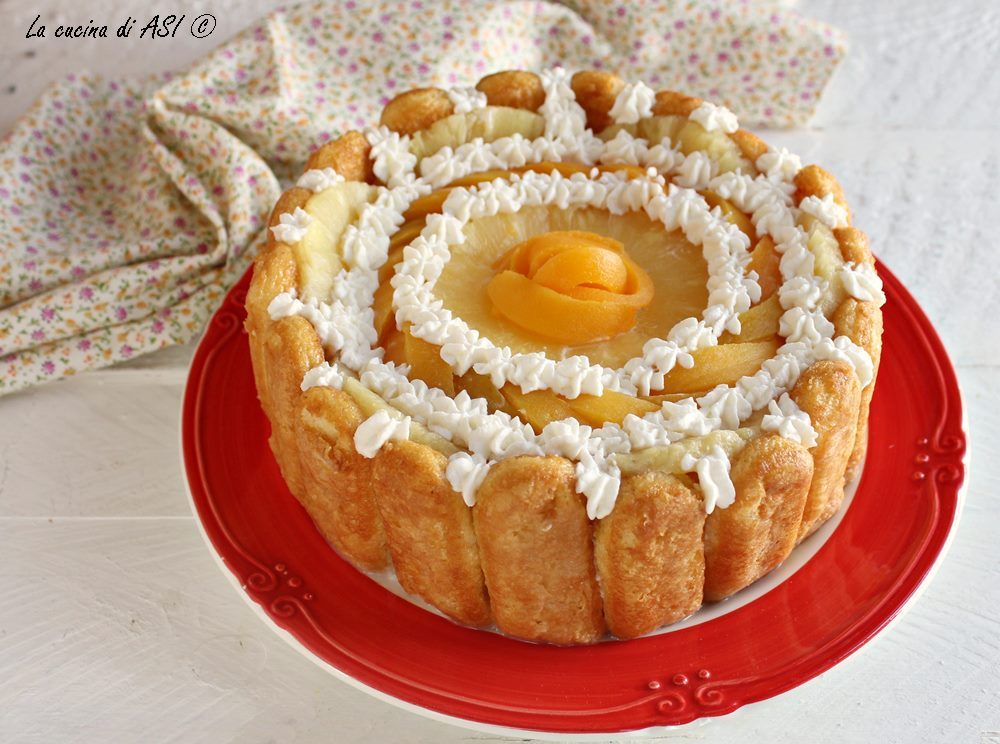 Kuchen ohne Backen mit Ananas und Pfirsich