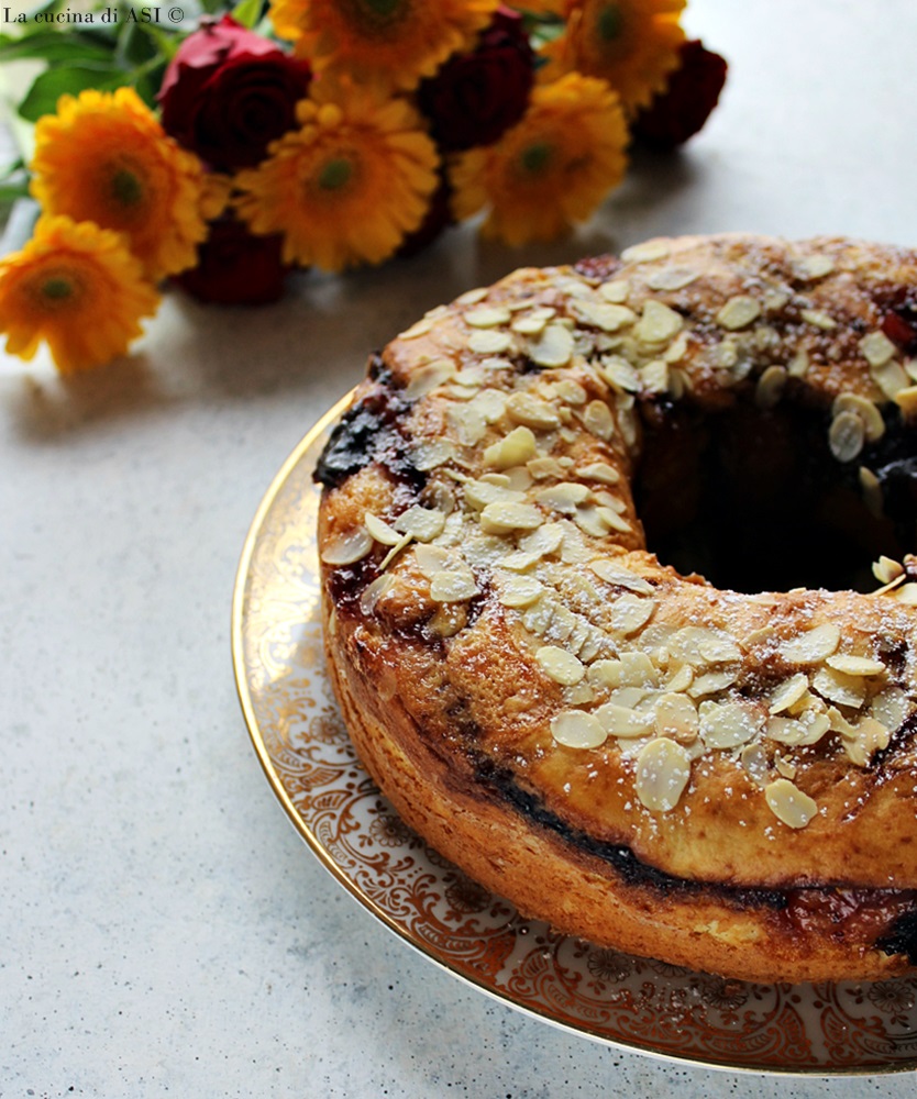 Leckere Kranzkuchen mit Ricotta und Marmelade