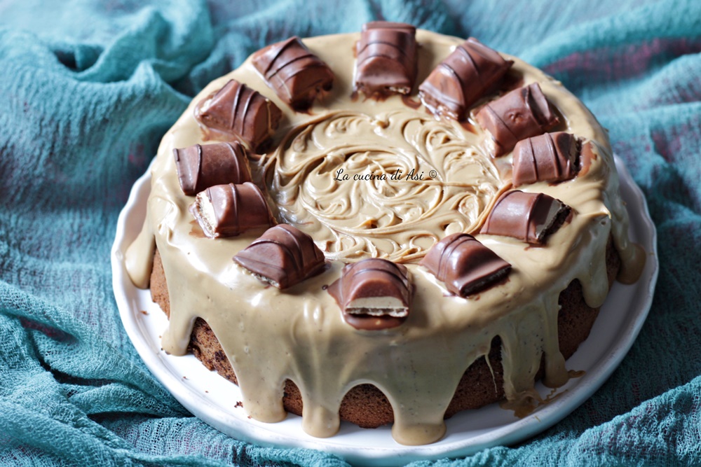 Leckere Torte mit weißer Haselnusscreme