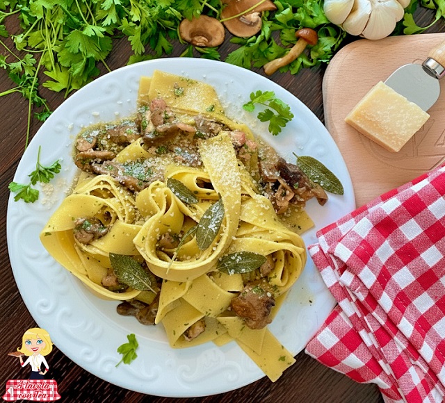 PAPPARDELLE MIT PILZEN, BUTTER UND SALBEI
