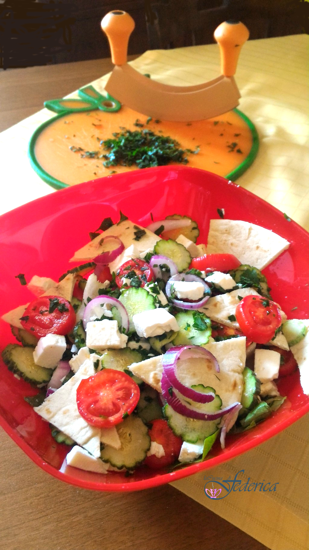 FATTOUSH-SALAT MIT TOMATEN UND FETA