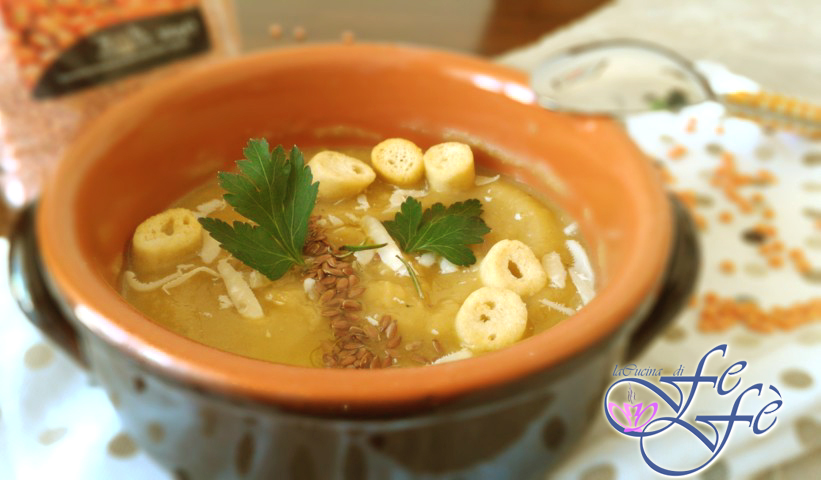 Rote Linsencremesuppe mit Ingwer und Leinsamen