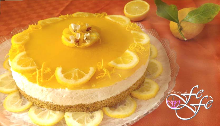 FEINER ZITRONEN-KÄSEKUCHEN MIT GELATINE-TOPPING