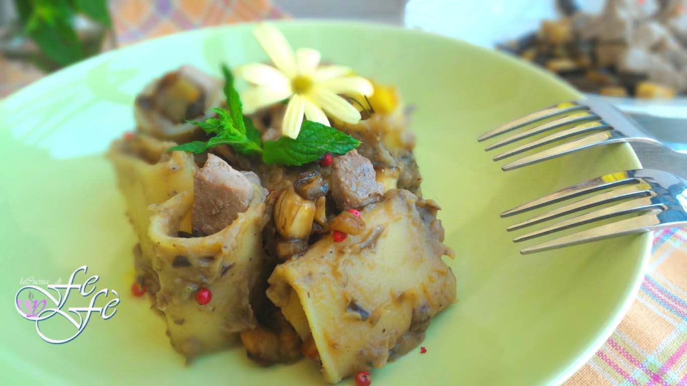 PACCHERI IN AUBERGINENCREME UND FRISCHEM THUNFISCH