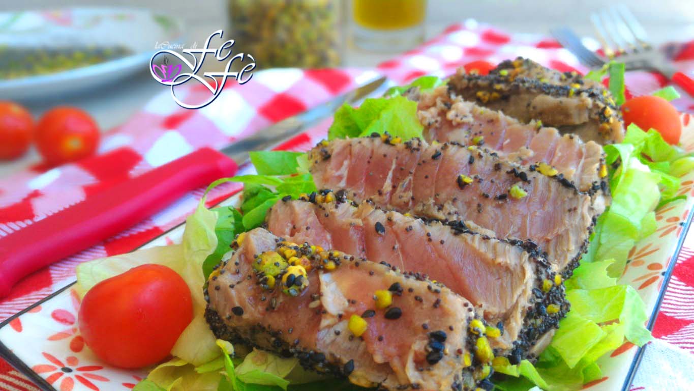 GEGRILLTER THUNFISCH IN PISTAZIEN- UND SCHWARZES SESAMSAMENKRUSTE