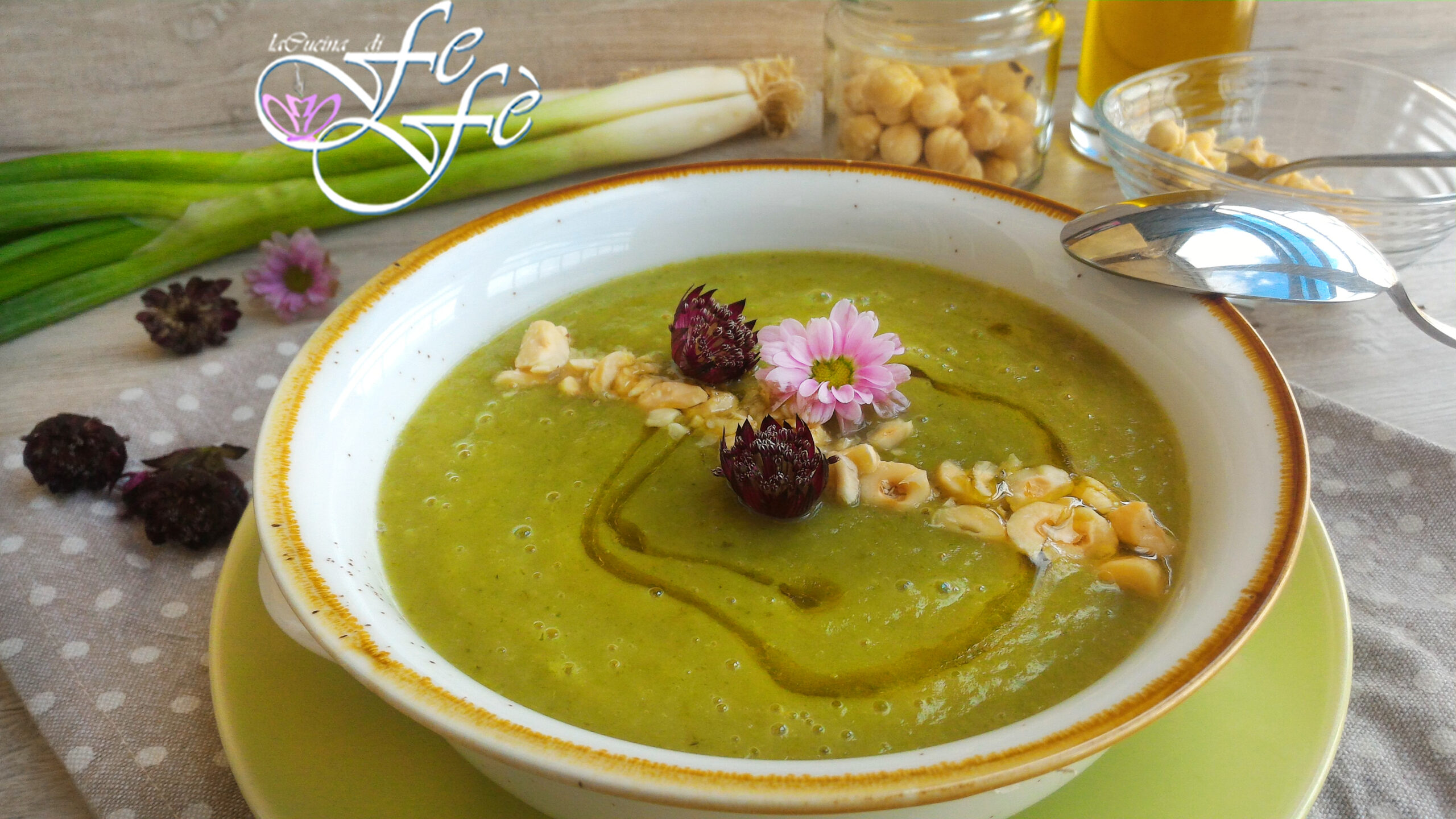 SELLERIE-UND-HASELNUSS-SUPPE