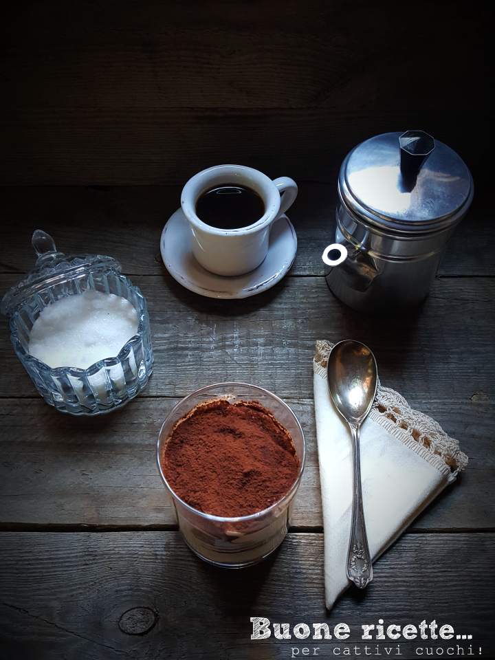 Tiramisù aus übriggebliebenem Pandoro gemacht
