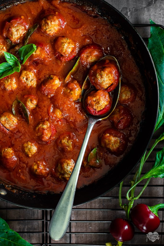 Mit Fleisch gefüllte Paprika