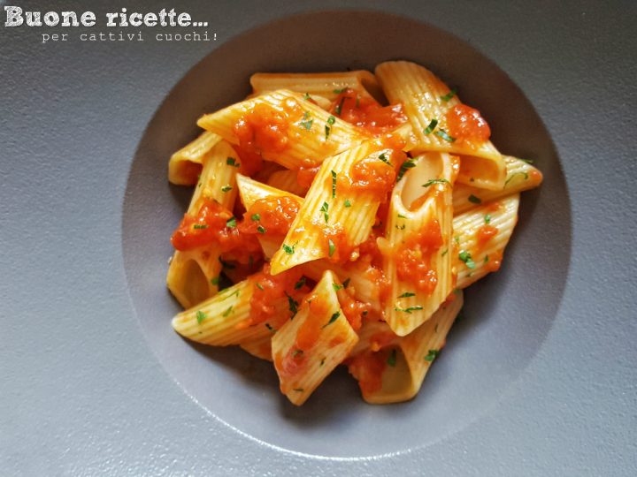 Penne all'arrabbiata mit hausgemachter Tomatensauce