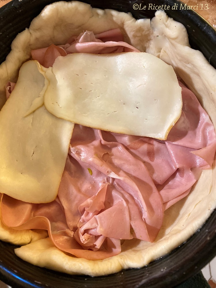 Originales Rezept der neapolitanischen Pizza chiena