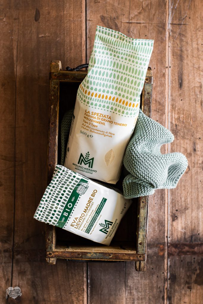 Pizzazopf mit Spinat und scharfer Salami