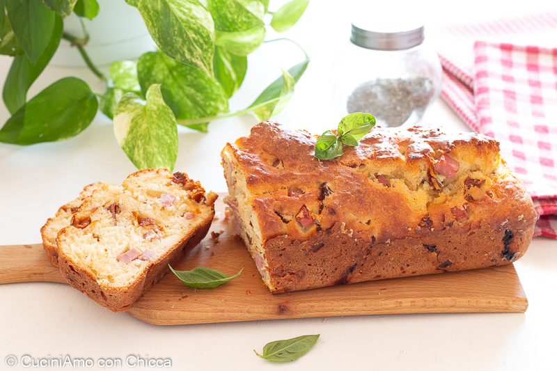 Plumcake mit getrockneten Tomaten