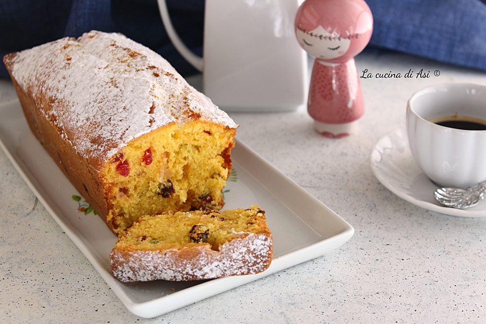 Plumcake mit kandierten Früchten und Rosinen