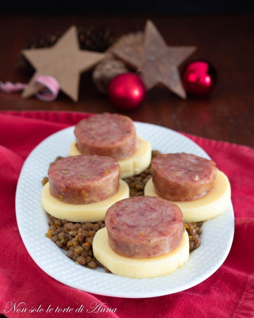 polenta-häppchen mit cotechino