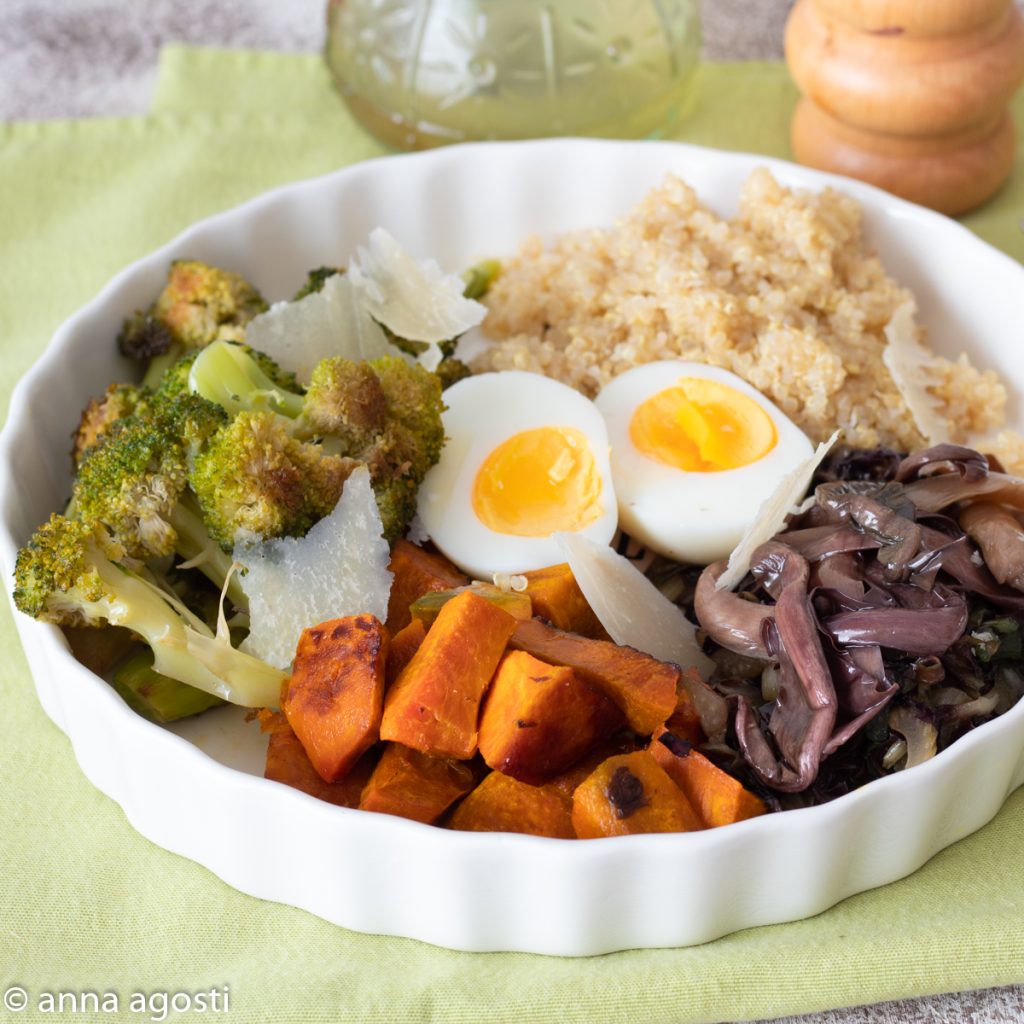 Quinoa Bowl mit Kürbis Radicchio und Brokkoli