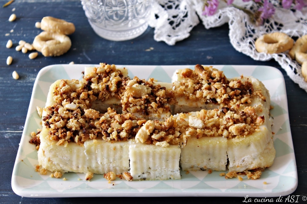 Ricottawürfel mit Taralli-Crumble