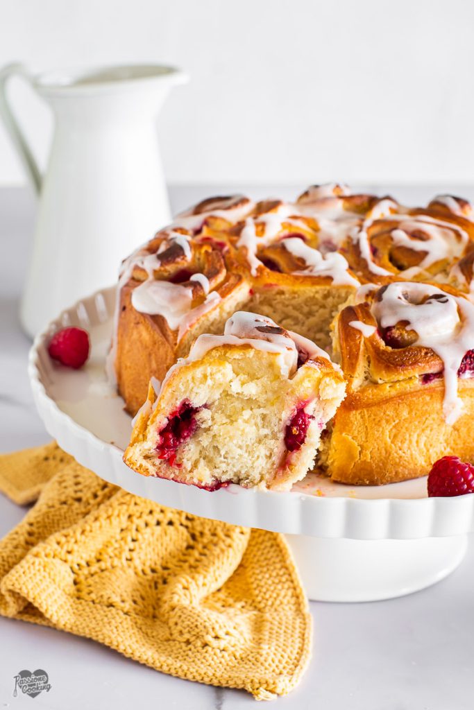 Rosenkuchen mit Himbeeren