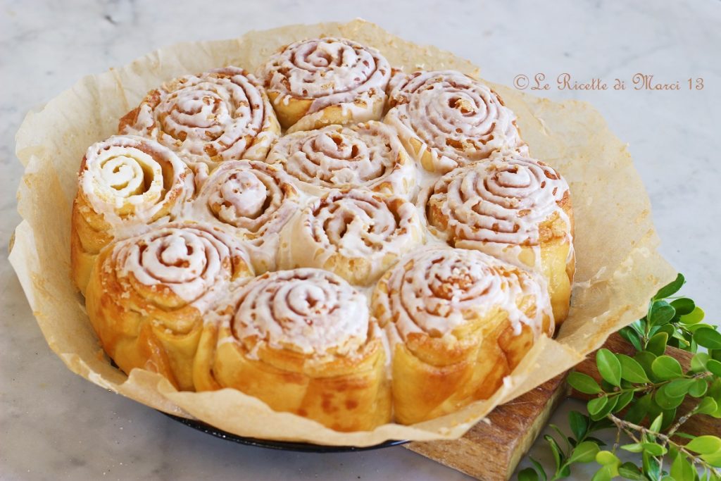 Rosenkuchen mit Royal Icing