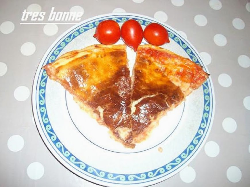 Salentinischer Rustico mit Béchamelsauce, Tomaten und Mozzarella