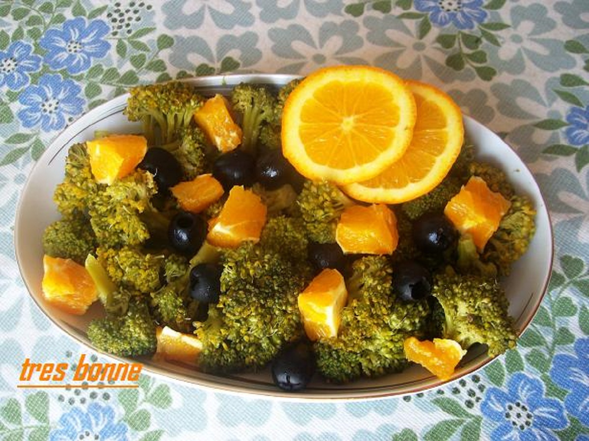 Brokkoli- und Orangensalat