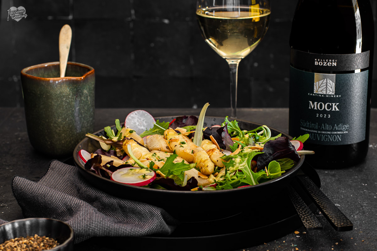 Salat mit Spargeln und Parmesan-Dressing