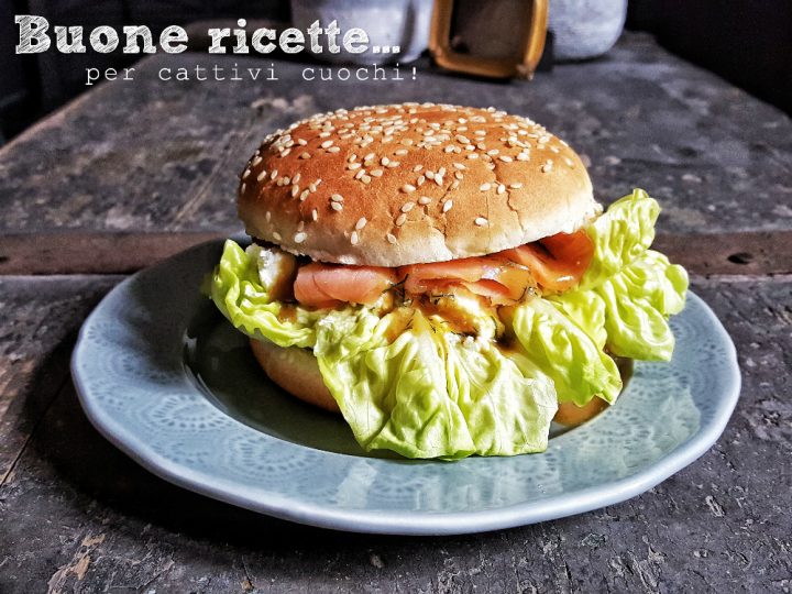 Sandwich mit geräuchertem Lachs