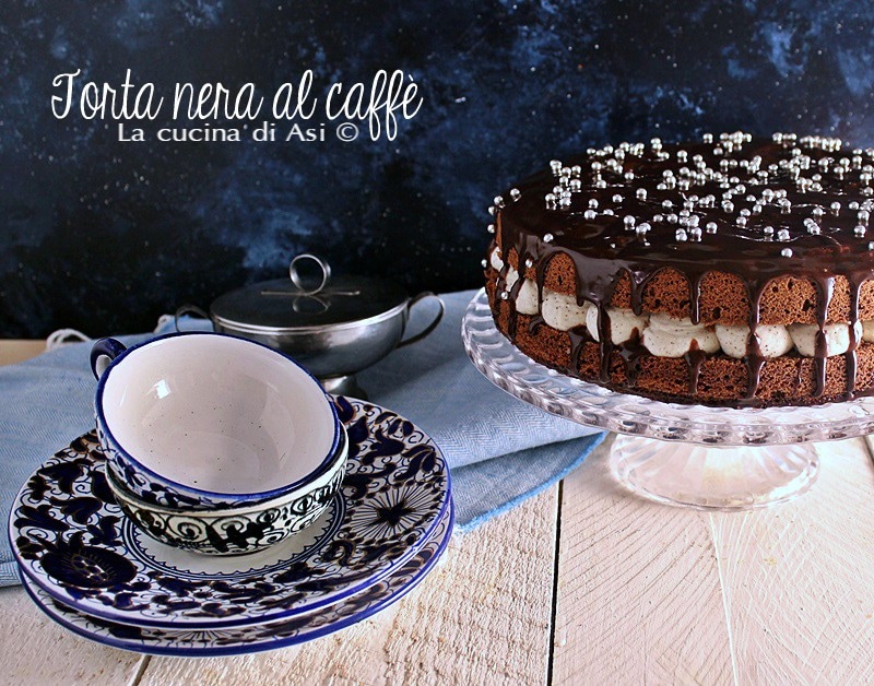 Schwarzer Kaffeekuchen