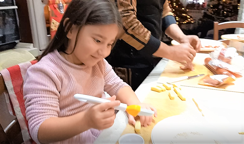 Die Festtagsplätzchen mit buntem Streusel