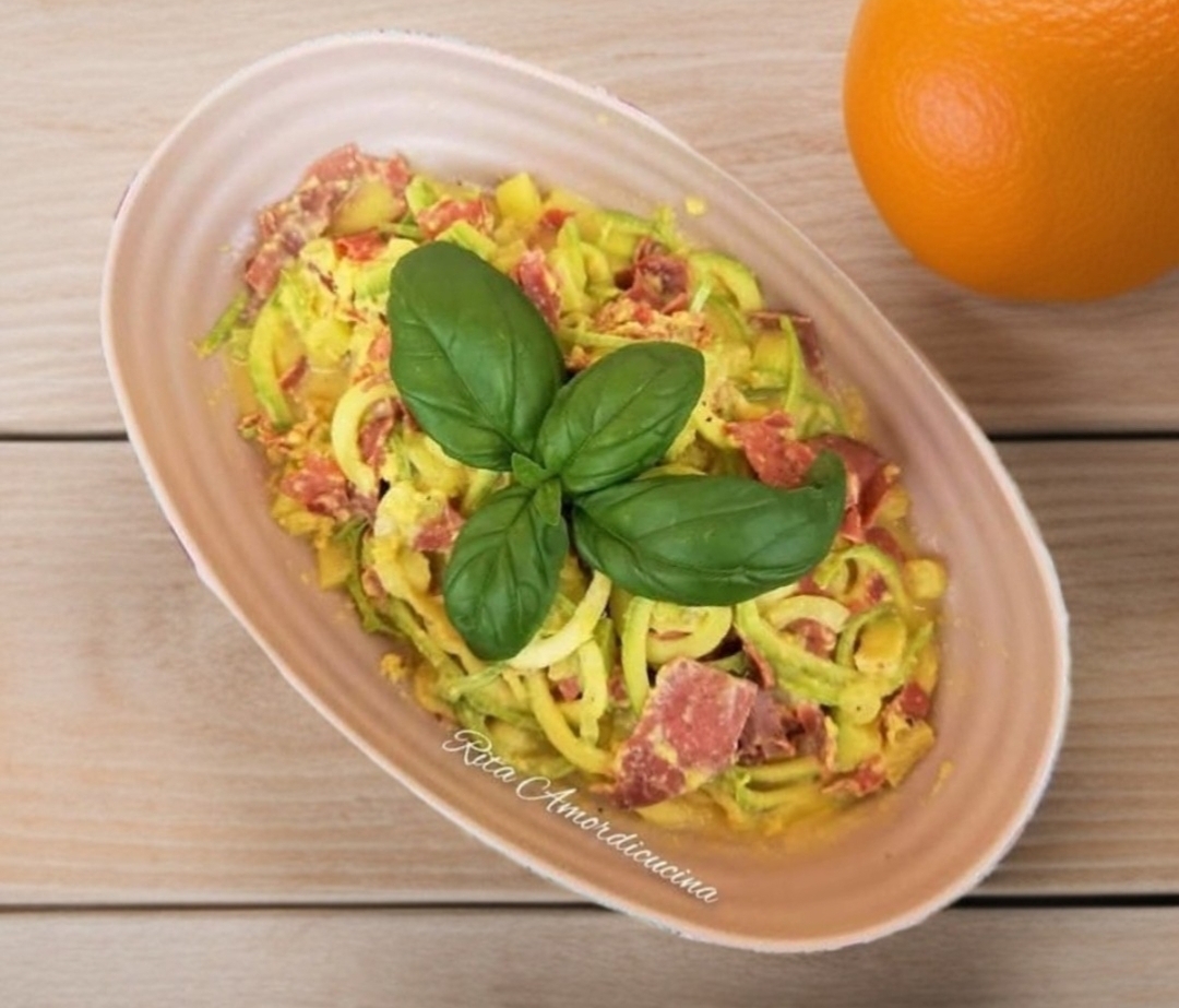 Fit Carbonara mit Zucchinispaghetti