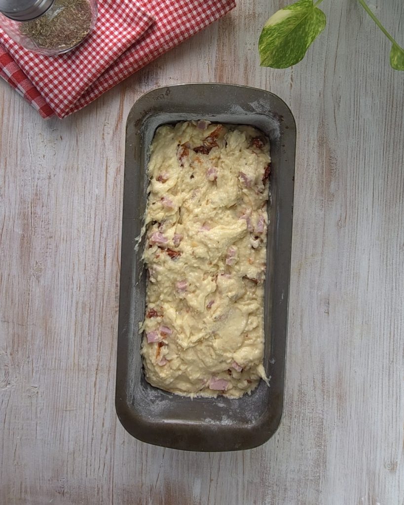 Plumcake mit getrockneten Tomaten